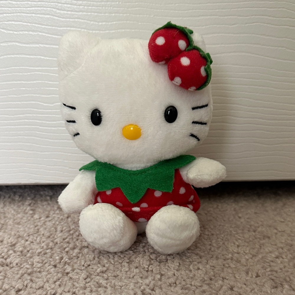 Ty Beanie Baby Hello Kitty Strawberry UK Exclusive